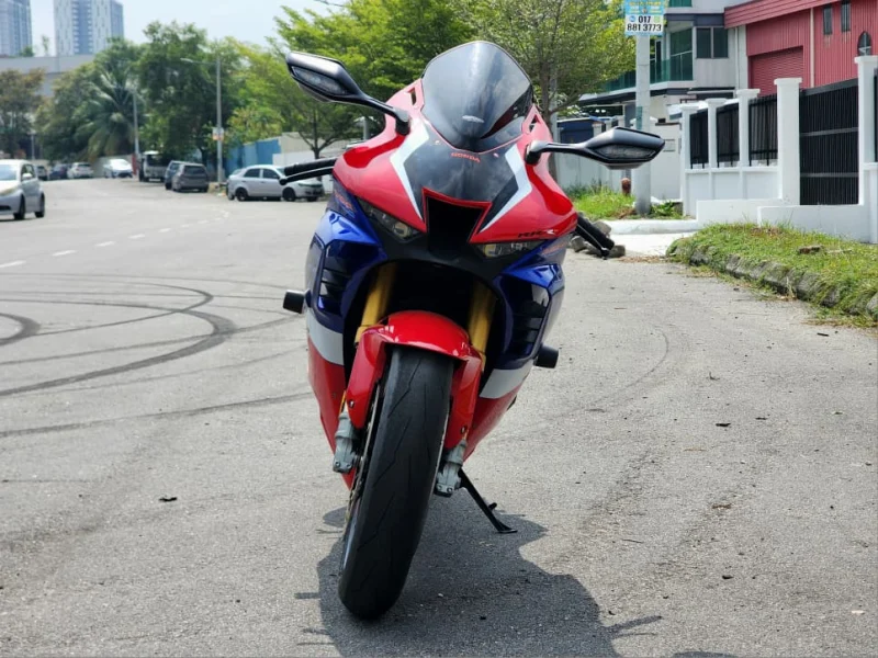 HONDA CBR1000RR-R FB SP — stok SM95