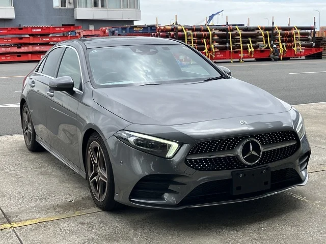 MERCEDES BENZ A180 SEDAN AMG LINE PACKAGE — stok SA2397