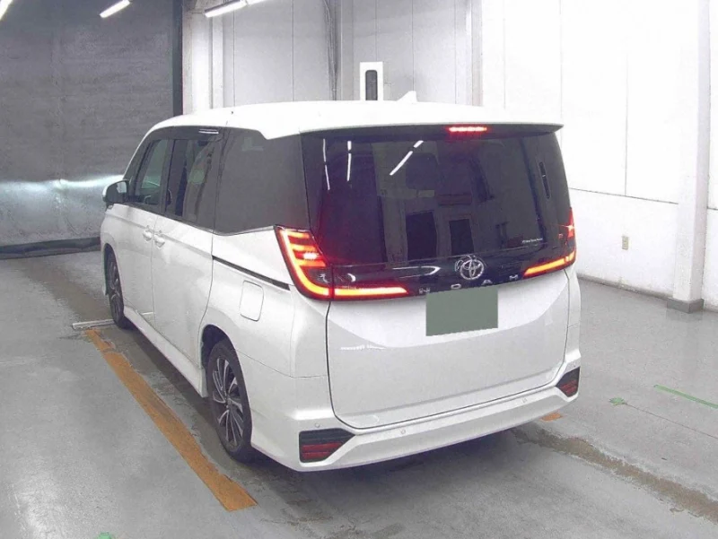 TOYOTA NOAH 2.0 S-Z (7 SEATER) — stok BM2446