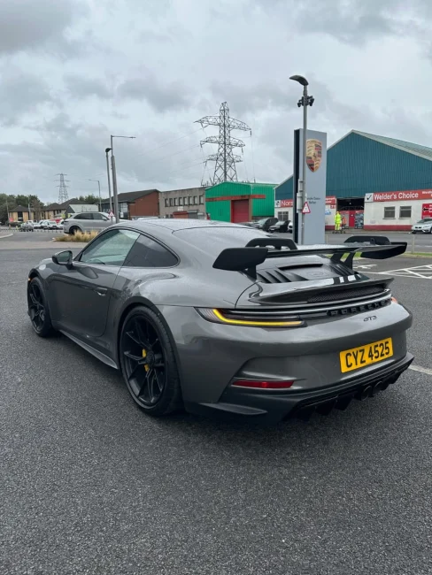 PORSCHE 992 GT3 — stok EW611