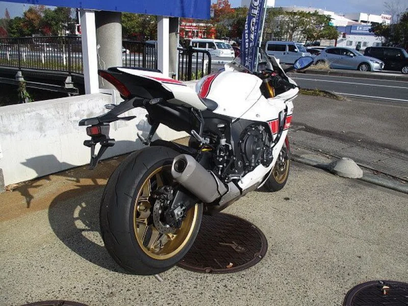 YAMAHA YZF-R1 60TH ANNIVERSARY — stok DM09